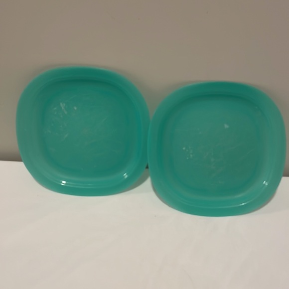2 Jadeite Green Tupperware Plates. - Picture 2 of 4
